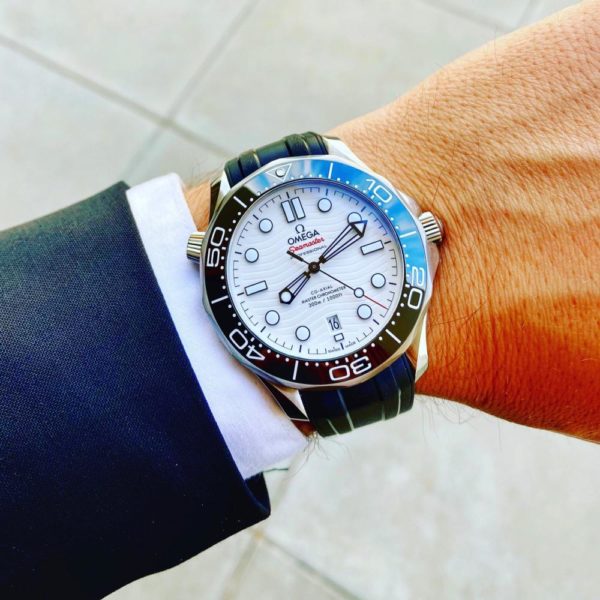 rare-watches-co-bordeaux-strasbourg-montre-occasion-omega-seamaster300-whitedial-fullset-new-wristshot