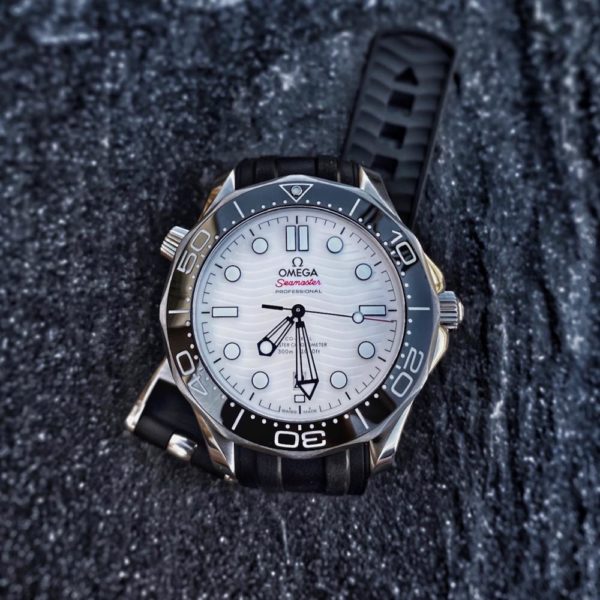 rare-watches-co-bordeaux-strasbourg-montre-occasion-omega-seamaster300-whitedial-fullset-new-face