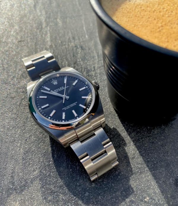 rare-watches-co-bordeaux-strasbourg-montre-occasion-rolex-oysterperpetual -op39 -114300--fullset--39mm-montrestrasbourg-luxe-montredeluxestrasbourg-montredeluxe-cafeshot