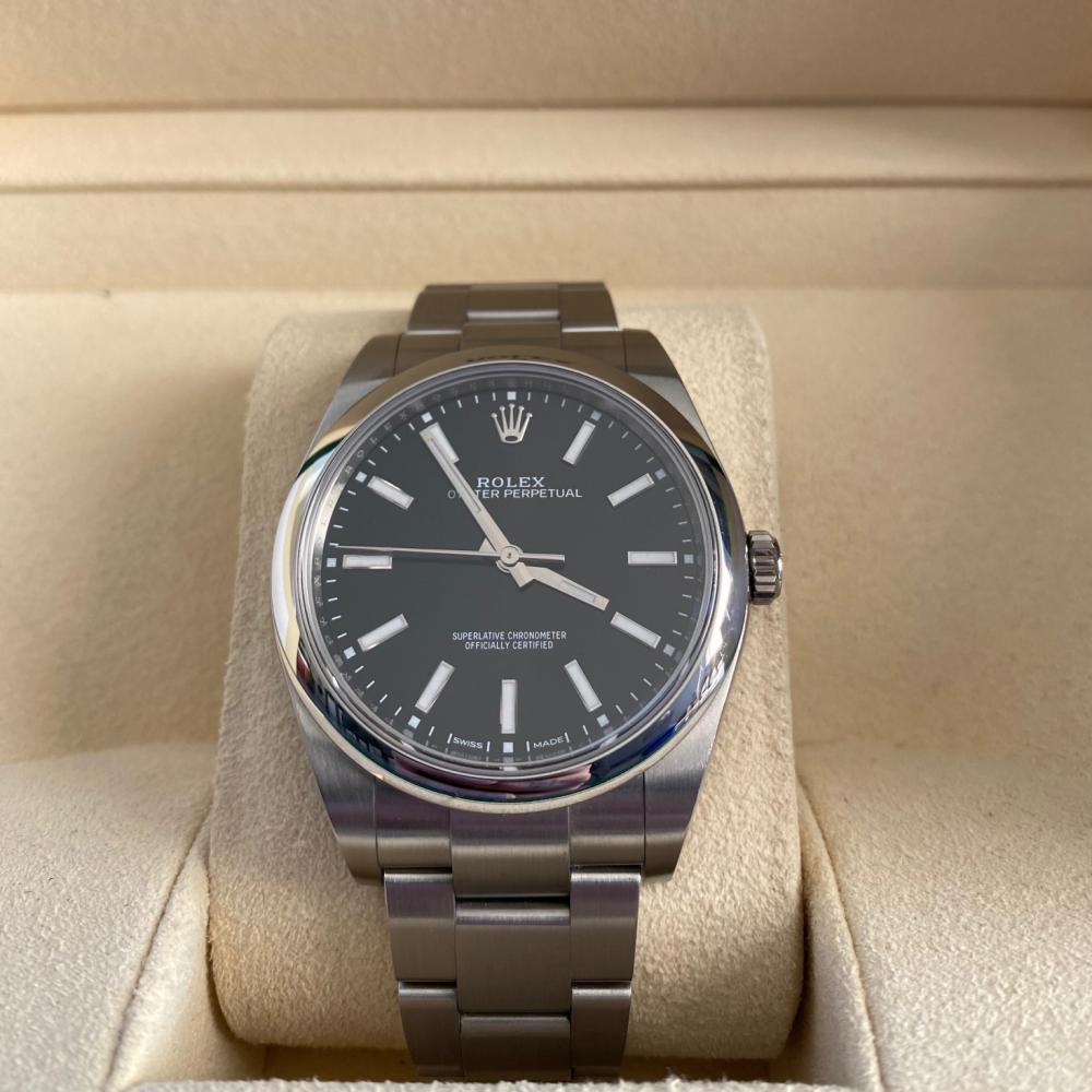 rare-watches-co-bordeaux-strasbourg-montre-occasion-rolex-oysterperpetual -op39 -114300--fullset--39mm-montrestrasbourg-luxe-montredeluxestrasbourg-montredeluxe-blackdial-face